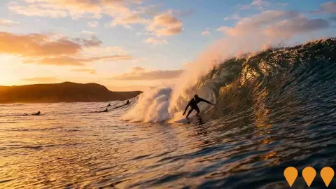 AI impression: Southern Ocean Surf Reef, Tourism